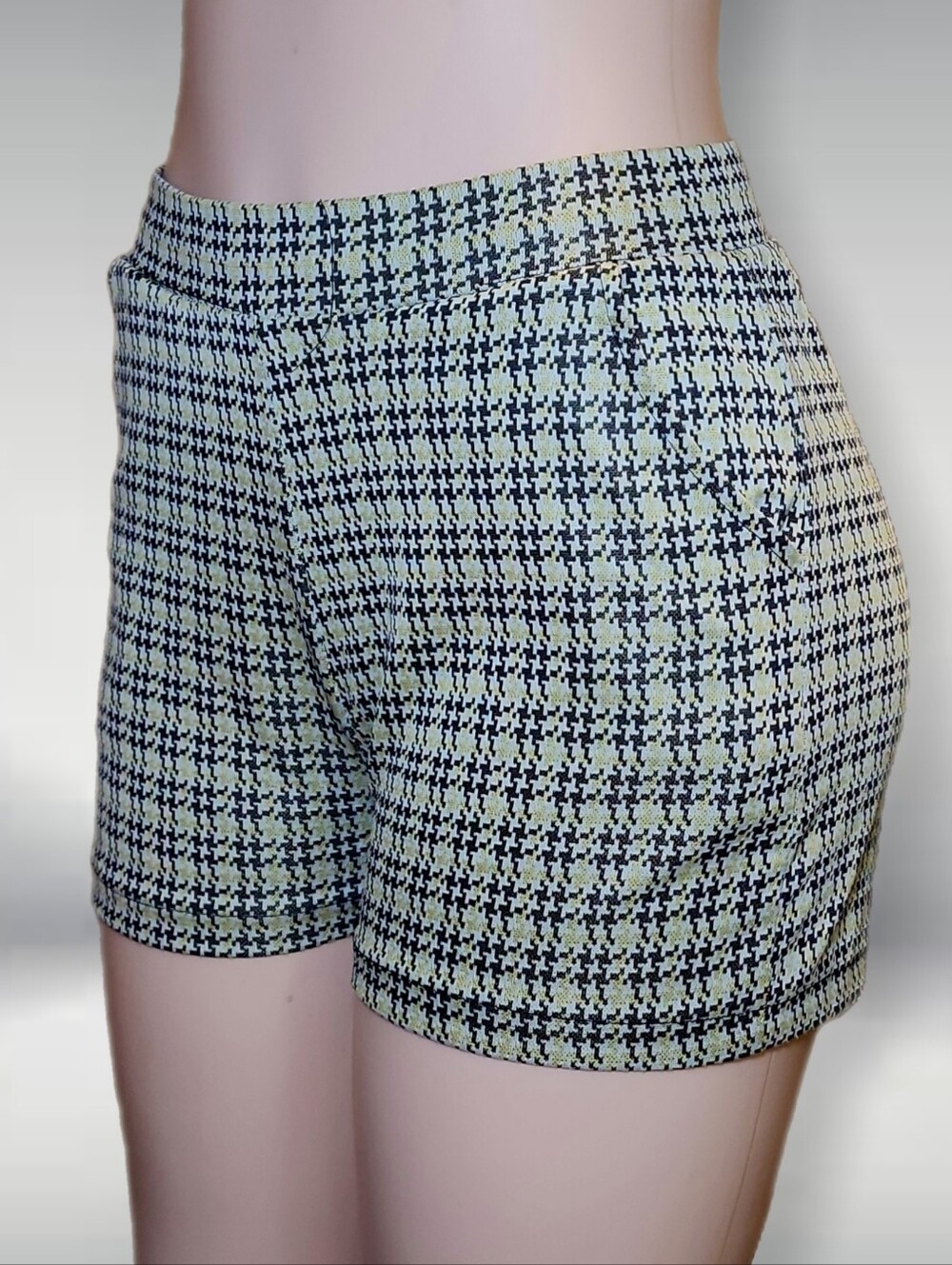 C. Mode Plaid Houndstooth High Waist Tweed Shorts with Pockets Medium Preppy y2K